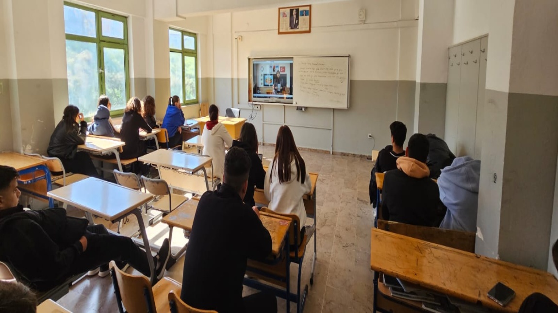 Bahçelievler Türk Telekom Mesleki ve Teknik Anadolu Lisesi ilk ders afet farkındalığı (9.30 ile 10.00) yapılan etkinlik